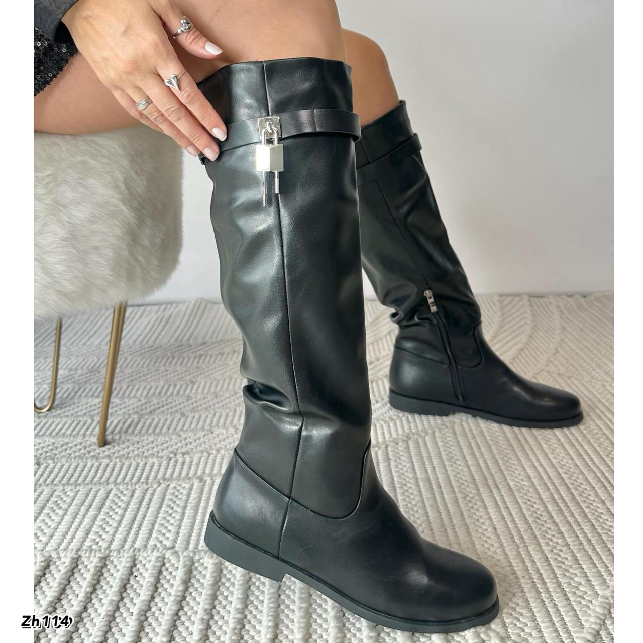 Bota caña alta negro detalle plateado suela 2cm 255-091